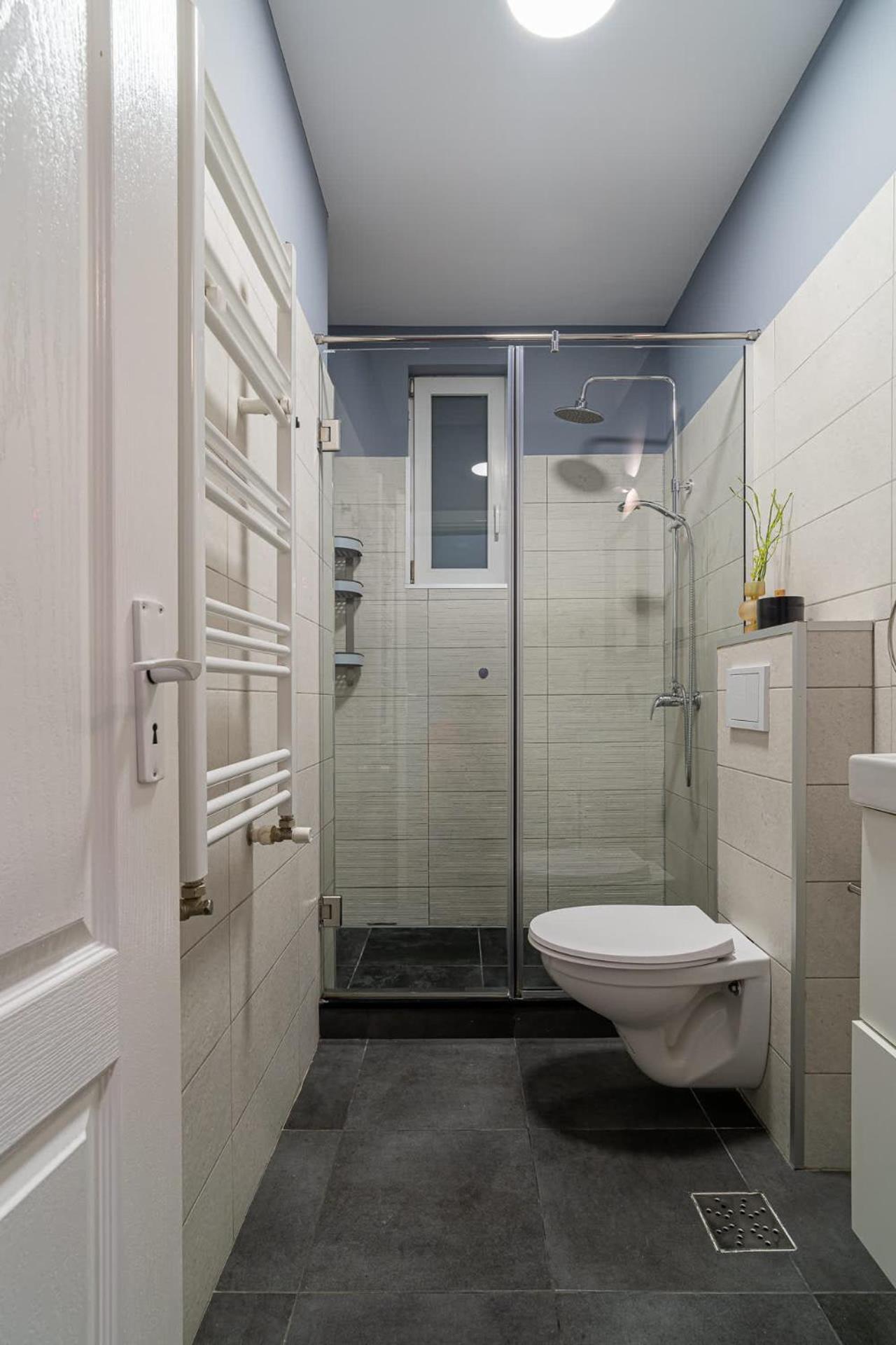 Chic Black & White 2Br Retreat On Dambovitei Bucareste Exterior foto