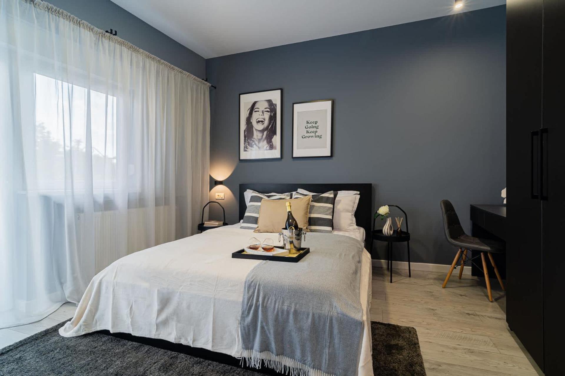 Chic Black & White 2Br Retreat On Dambovitei Bucareste Exterior foto